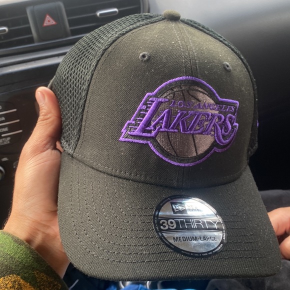 Bb - Picture 3 of 12